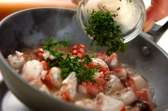 タコのパセリバター炒めの作り方2