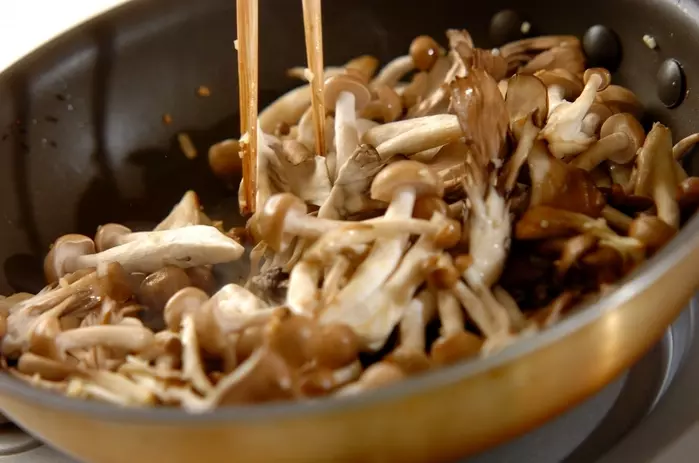 キノコのバルサミコソテーの作り方1