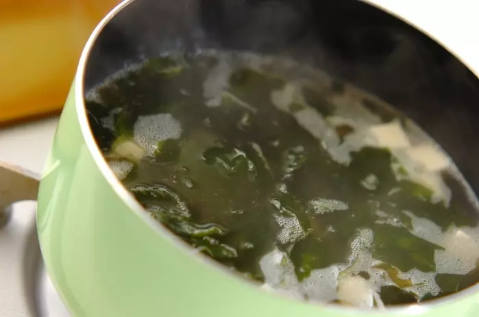 豆腐とワカメのスープの作り方1