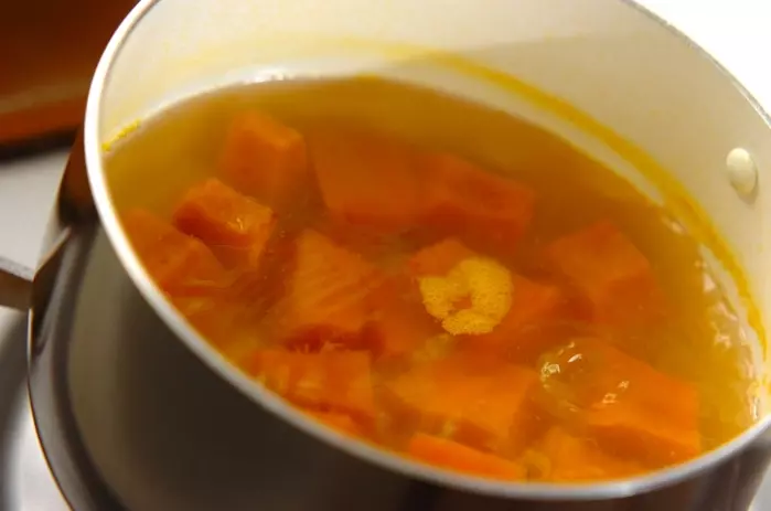 カボチャのマスタードサラダの下準備1