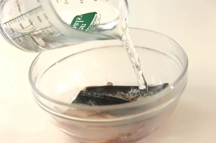 サバのキムチみそ煮の下準備1
