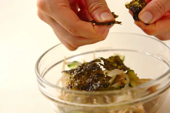 モヤシとキュウリの海苔和えの作り方1