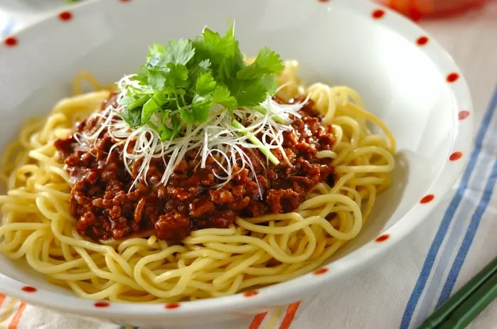 簡単肉味噌で！ジャージャー麺