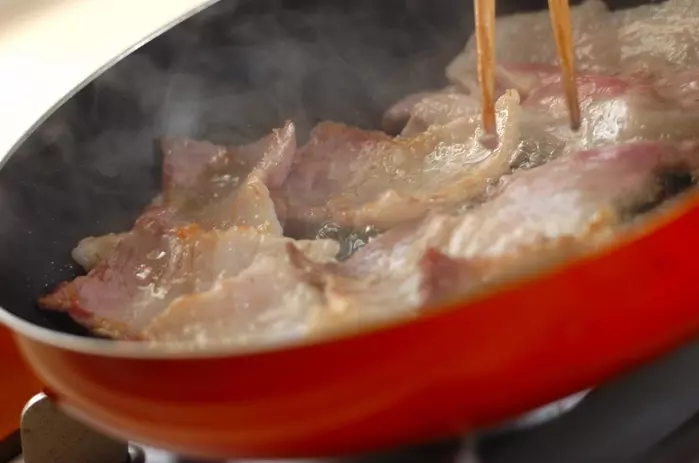 厚切り肉とタレでジューシー！十勝風スタミナ豚丼の作り方2