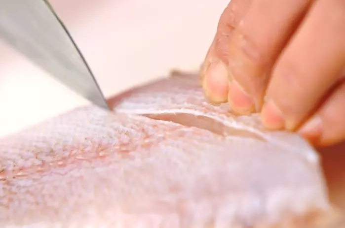 ご飯がすすむ和食！赤魚の煮付けの下準備1