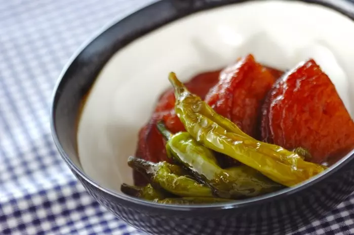 さつま揚げとシシトウの煮物