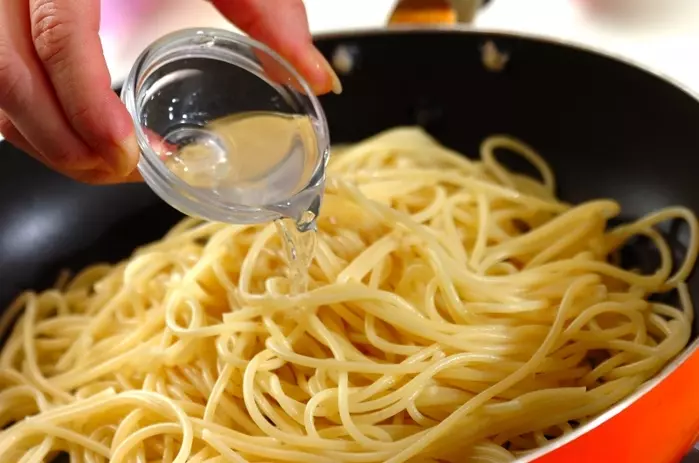 シンプル!しらすパスタ 無限に食べたくなる味わい by西川 綾さんの作り方2