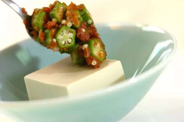 さっぱりアレンジ!冷や奴梅オクラのせの作り方2