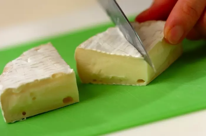 カマンベールと生ハムのピンチョスの作り方1