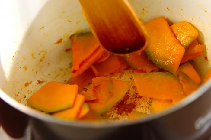 ミキサーなしで作るカボチャのポタージュの作り方1