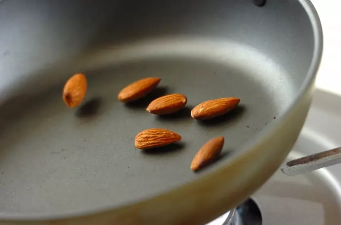貝われ菜とベーコンの炒め物の下準備1