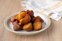 今回はじゃがいもとベーコンだけでできる、すぐできて簡単なローストポテトのレシピを紹介します！