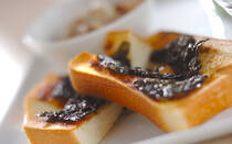 今回は焼きのりや明太子、とろろ昆布など和の食材を活かしたトーストレシピを3選ご紹介します。常備していることが多い食材をトーストに活用することで、新しいおいしさに出会えますよ。いつもの朝ごはんにひと手間加えたい方にもおすすめです。また、和風トーストにおすすめのスープレシピ案もぜひ参考にしてくださいね。