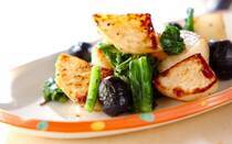 濃厚な旨みと塩気が特徴のアンチョビ。この記事では、アンチョビのお手軽レシピを2選ご紹介します。15分で作れる炒めものや、10分で完成の前菜など、おかずにもおつまみにもぴったり！アンチョビの特徴や調理のポイントなどもご紹介します！