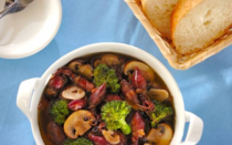 青白く発光する姿がホタルに似ていることからその名が付いた「ホタルイカ」。旨味がギュッと詰まっていて、さまざまな料理で活躍します。兵庫県と富山県が有数の産地で、3～4月が漁獲量の最盛期。今回は、ホタルイカを使ったレシピをご紹介します。