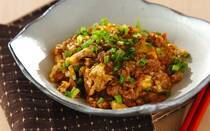 今日の晩ごはん、何にしよう…？そんなときに頼れるのが「豚ひき肉」。お手頃価格で冷蔵庫にあることも多く、炒めても煮ても大活躍！そこで今回は、豚ひき肉を使った人気おかずTOP10を集めました。どれも手軽に作れて、家族も喜ぶメニューばかりです。ぜひ今日の献立に、お気に入りを見つけてみてください。