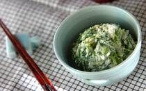 おかひじきは、日本で古くから食べられている野菜のひとつです。近年では、調理のしやすさや栄養が豊富な点から認知度が高まっています。この記事では、おかひじきの歴史や名前の由来などの特徴をはじめ、初めてでも簡単に作れるレシピをご紹介。まだ食べたことがない方は、ぜひ試してみてくださいね。