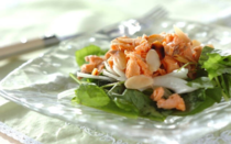 ゴマのような風味と、ピリリとした苦味が特徴のルッコラ。パスタやピザの仕上げに添えられることが多く、イタリアン料理では定番の野菜。晩春に旬を迎えるルッコラは、今が食べどきです。こで今回は、ルッコラを使ったレシピ10選をお届けします。彩りも豊かなルッコラをぜひ食卓に取り入れてみてくださいね。