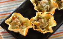 餃子の皮が数枚だけ余って、使い道に困っていませんか？そこで、この記事では、余った餃子の皮で作れる簡単＆人気レシピを厳選しました。忙しい日の時短おかず、おもてなしにも使えるおしゃれなデザート、おやつにぴったりのスナックまで、無駄なくおいしく使い切るアイデアが満載です！