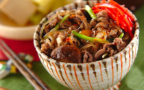 牛丼といえば、おなじみのスタミナメニュー。牛肉の旨味が溶け込んだタレに、トロッと甘い玉ネギ…その味を想像するだけで、思わずお腹が空いてきそうですね。