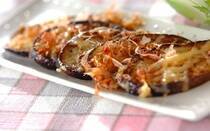 いつもの食材にチーズをのせて、こんがり焼いたらごちそうに変身！カリッと、とろ～り香ばしい「チーズ焼き」は手軽でおいしく、おかずやおつまみにもぴったりです。そこで今回は、簡単めちゃウマ「チーズ焼き」レシピをご紹介します。最速5分で作れるので、あと1品欲しいときや平日の晩酌に大活躍！