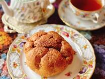 6月10日（火）からローソン（「ローソンストア100」を除く）で「盛りすぎ！大きなチョコシュー」登場。従来のシュークリームより、チョコクリームとホイップクリームの量を50％増量して販売されています。クリームの量や味わいの実食レポを紹介します！