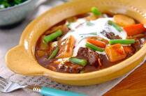 おうちで手軽に濃厚なビーフシチューやハヤシライスが味わえる「デミグラス缶」。実は、炒めものや煮込み料理など、幅広く使えるのをご存じですか？今回は、デミグラス缶を使った定番のビーフシチューはもちろん、グラタンやハンバーグ、煮込み料理まで、時短で作れるアイデアたっぷりのレシピを10選をご紹介します！