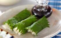 薬味として大活躍し、夏の食卓に欠かせない「大葉」。一度の料理ではなかなか消費できず、困っている方も多いのではないでしょうか？そこで今回は、簡単おいしい「大葉」のおかず・ご飯のお供をご紹介。家庭菜園で育てている方や大量消費したい方は必見です。