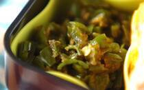 夏に旬を迎える京野菜「万願寺とうがらし」は味の良さと形の面白さが次第に浸透して、人気上昇中です。煮ても、焼いても、揚げてもおいしく食べられ、さまざまな料理に活用できます。そこで今回は、「万願寺とうがらし」の知識を深めながら、おいしい食べ方をご紹介。