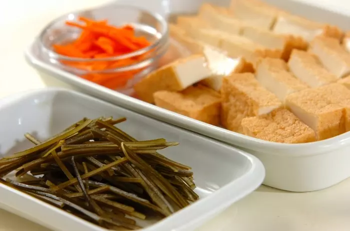 昆布と厚揚げの煮物の下準備1