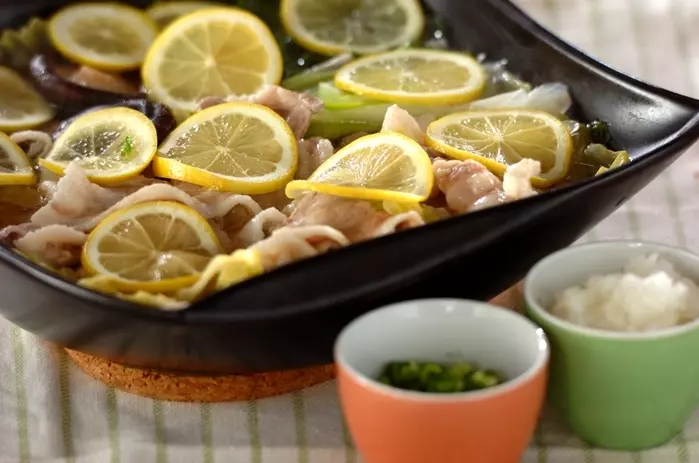 豚バラとキャベツのレモン鍋