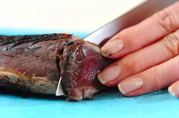 ガーリック風味カツオのたたきの下準備1