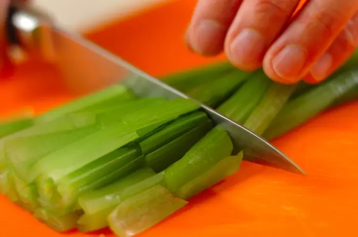 小松菜のゴマ和えの下準備1