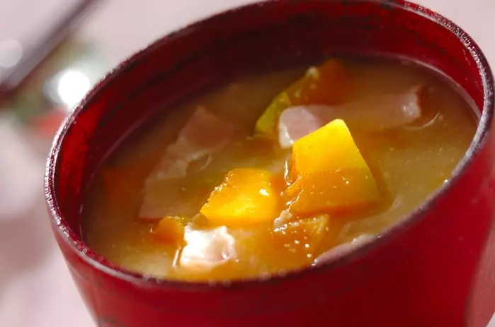 カボチャとベーコンのみそ汁