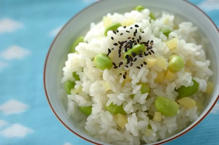 枝豆とたくあんの混ぜご飯