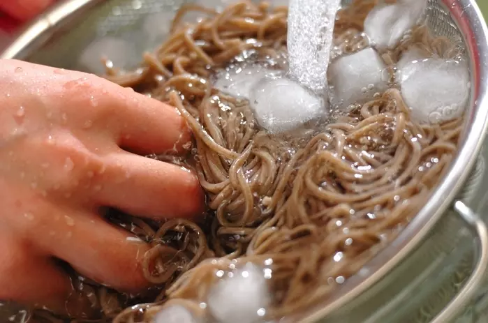 とろろ麺つゆで！ざるそばの作り方1