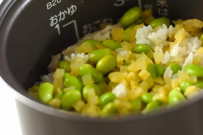 枝豆とたくあんの混ぜご飯の作り方2
