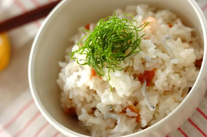 梅とシラスの混ぜご飯