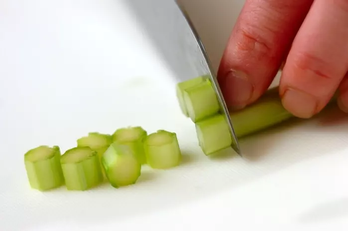 アスパラ混ぜご飯の下準備1