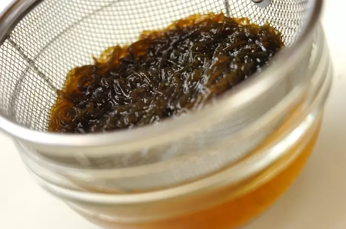 もずくと豆腐のスープの下準備1