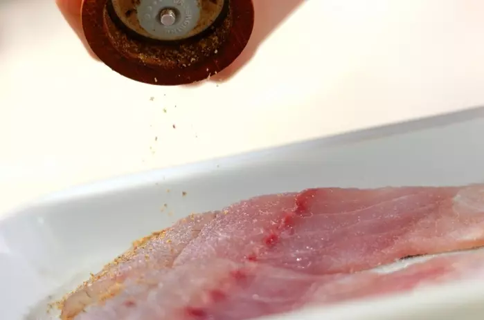 鯛のクリーム煮の下準備1