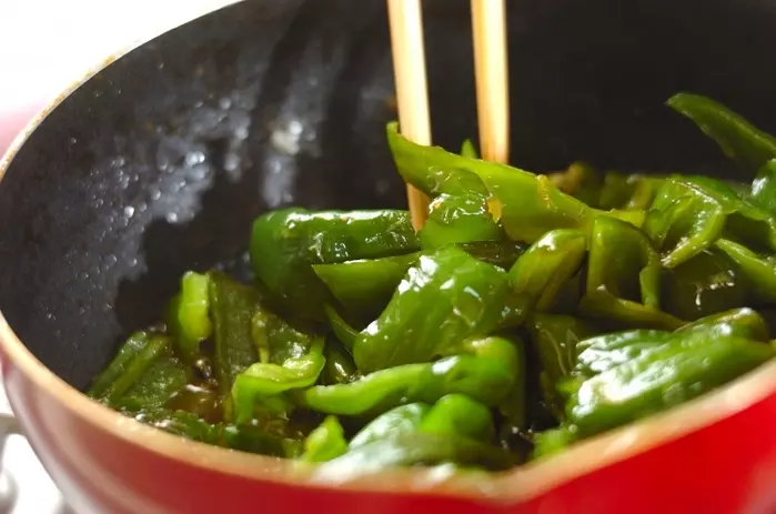 簡単おすすめ!ピーマンのクッタリ甘辛炒めの作り方3