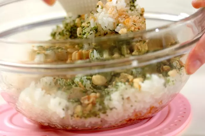 まるで天むす!天かすと青のりのおにぎりの作り方1