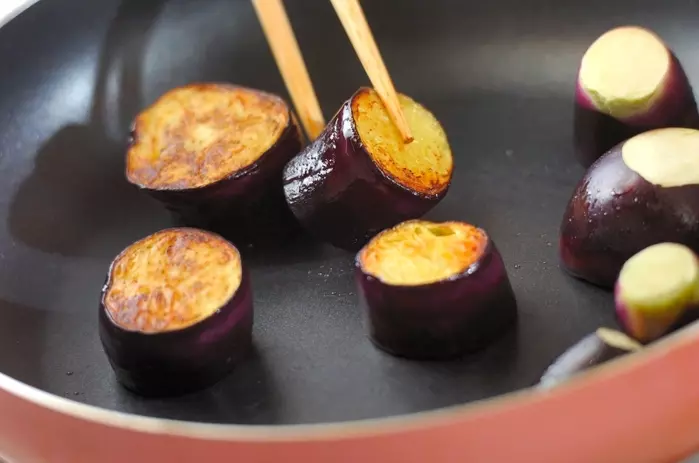 チキンソテー大葉トマトソースの作り方1