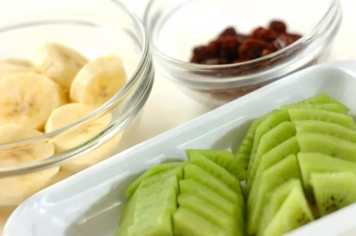 トロピカルフルーツヨーグルトの下準備1