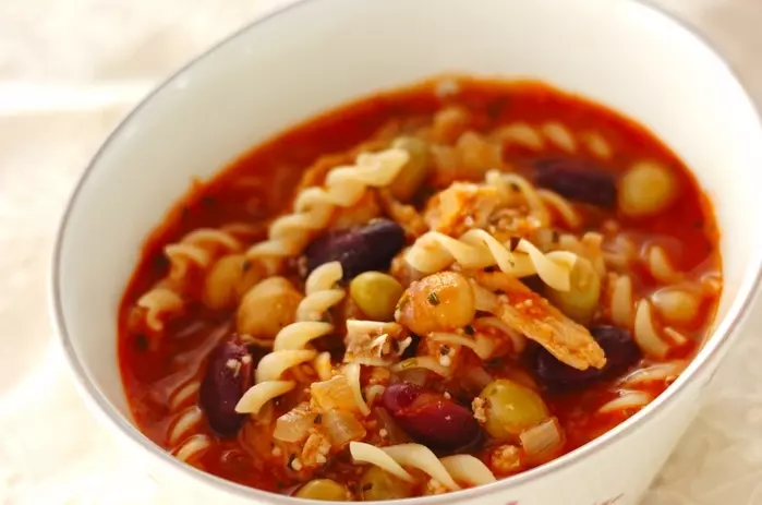 鮭の中骨缶と豆のトマト煮