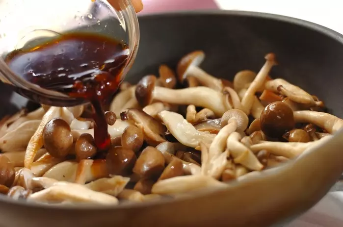 キノコのニンニクしょうゆの作り方2