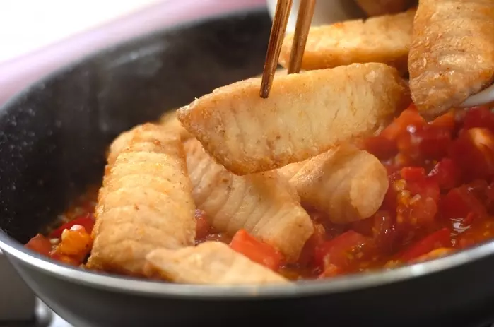 ビンチョウマグロのチリソースからめの作り方5