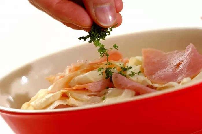 生ハムとキャベツの重ねレンジ蒸しの作り方3