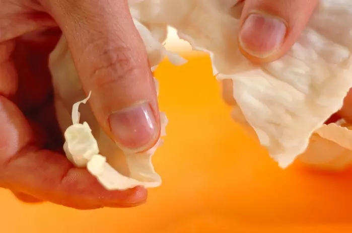 生ハムとキャベツの重ねレンジ蒸しの下準備1